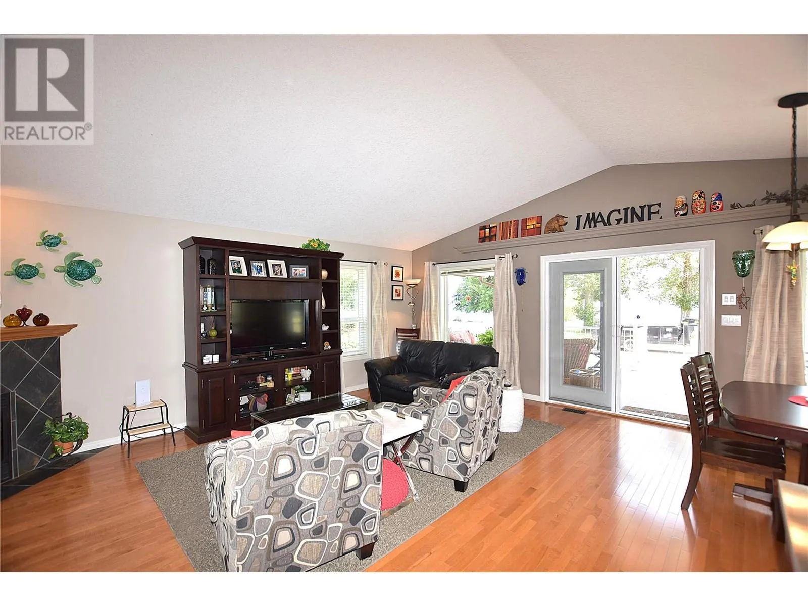39 Lakeshore Drive
