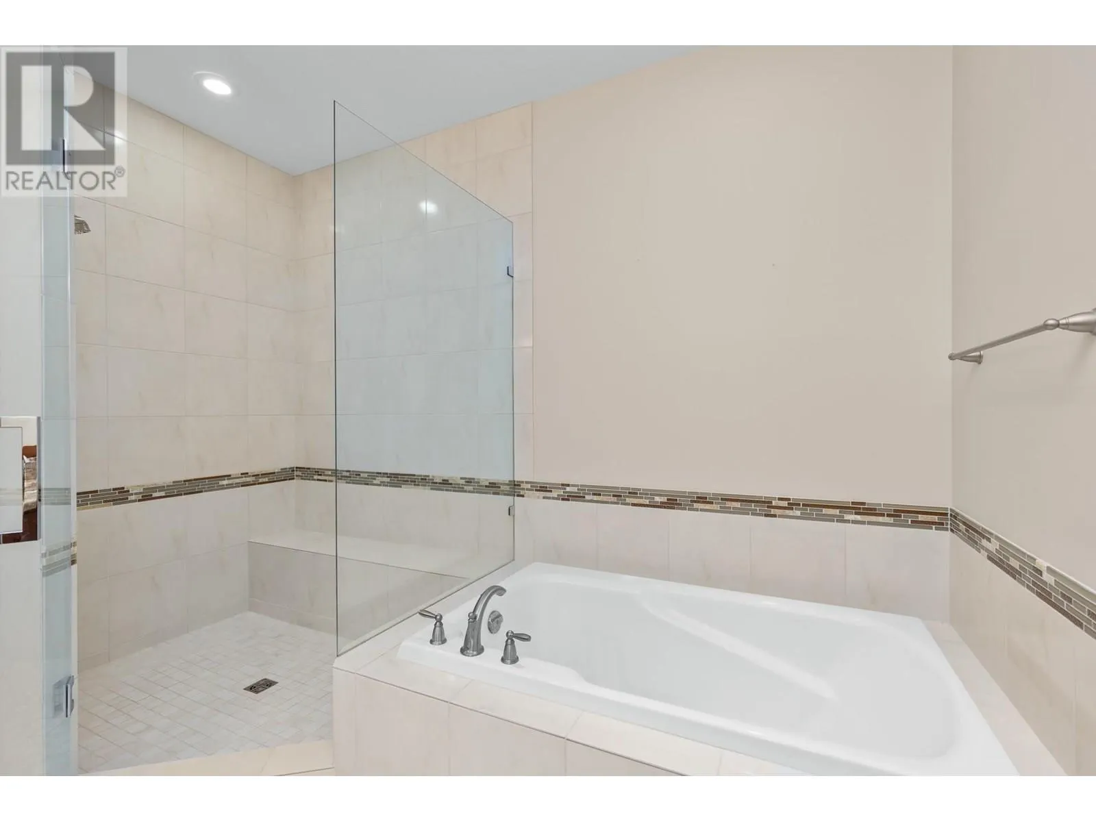 588 Harrogate Lane Unit# 17