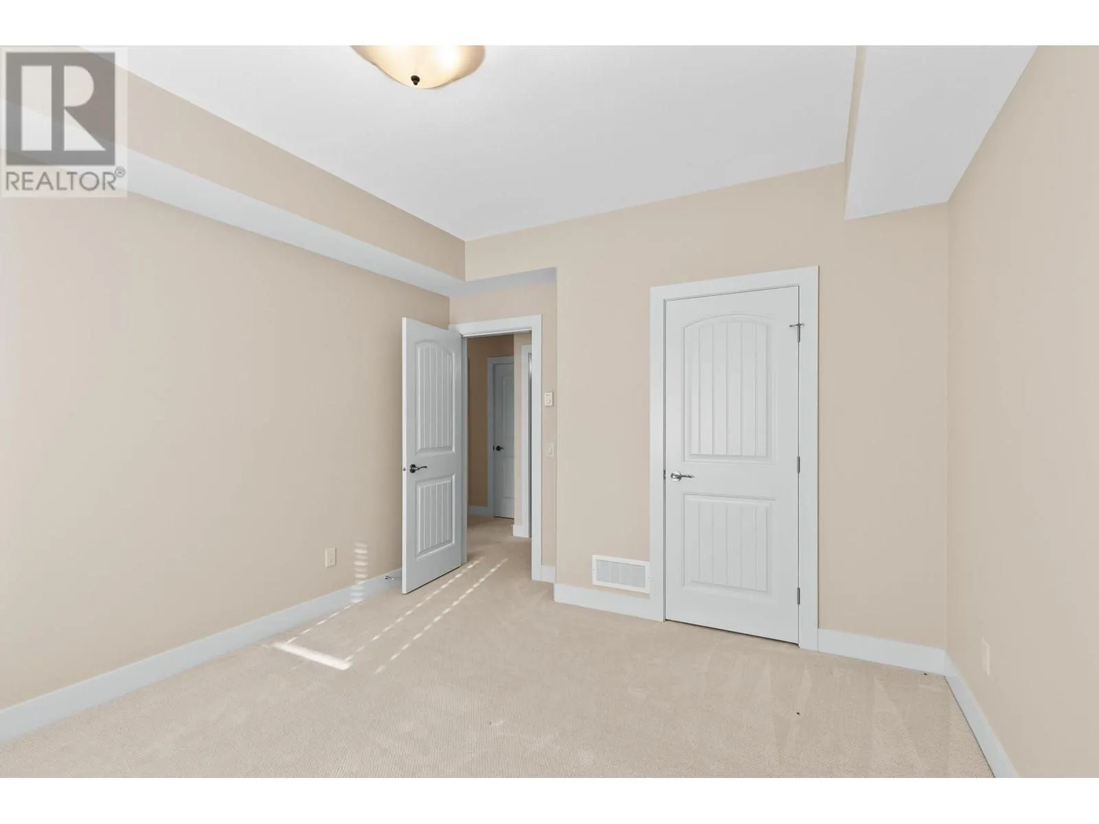 588 Harrogate Lane Unit# 17