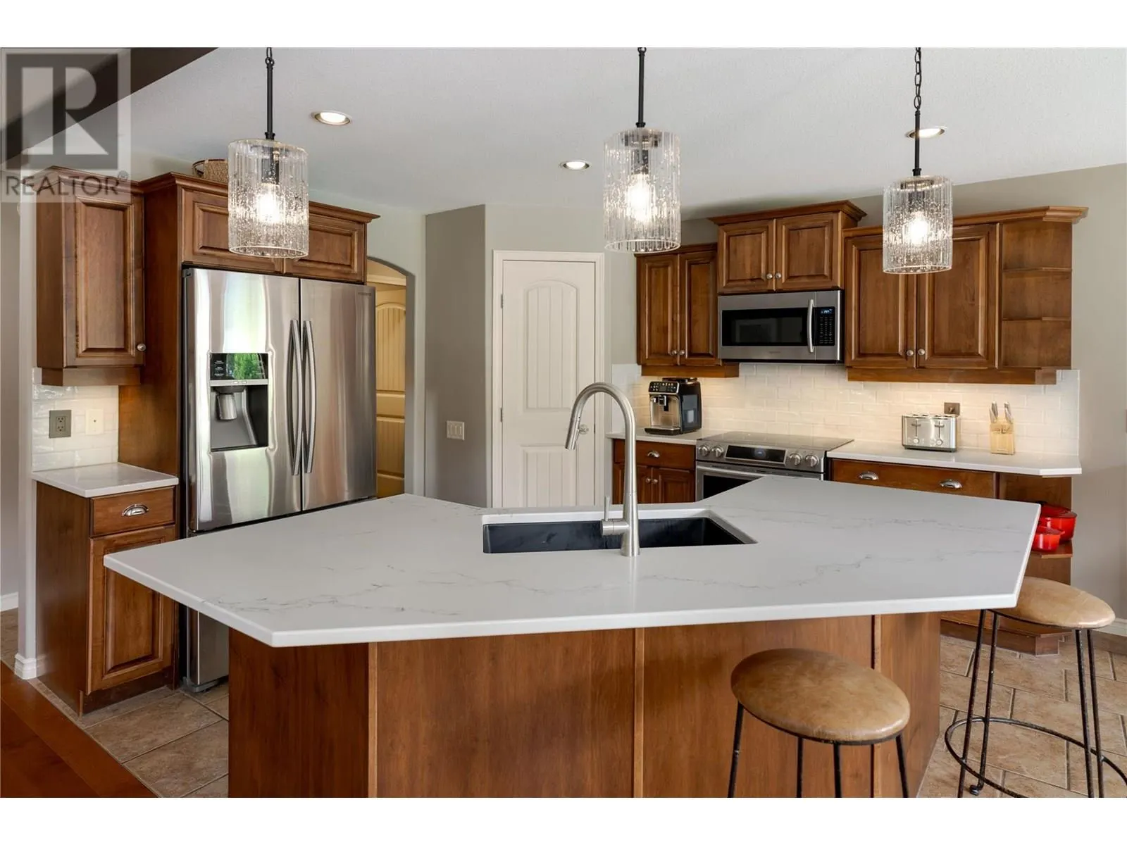 2464 SELKIRK Drive