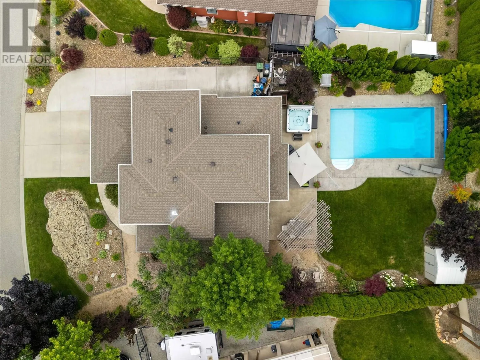2464 SELKIRK Drive