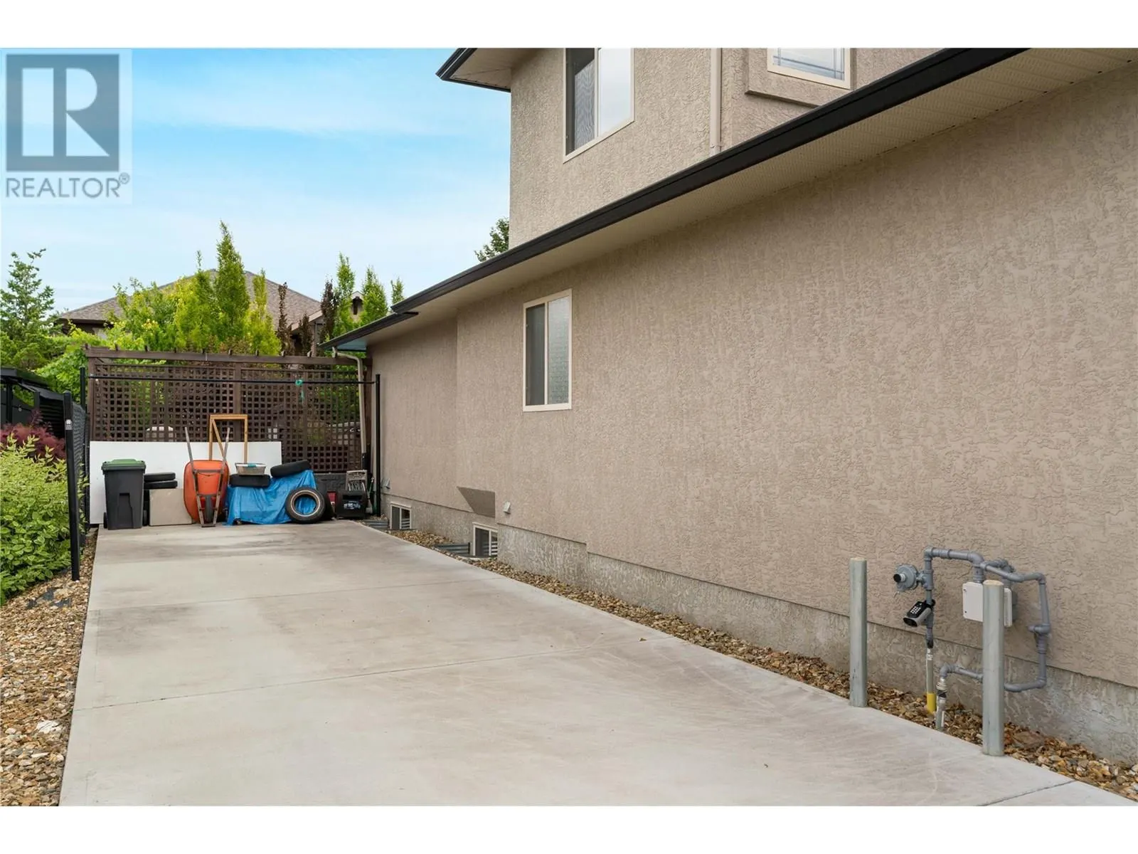 2464 SELKIRK Drive