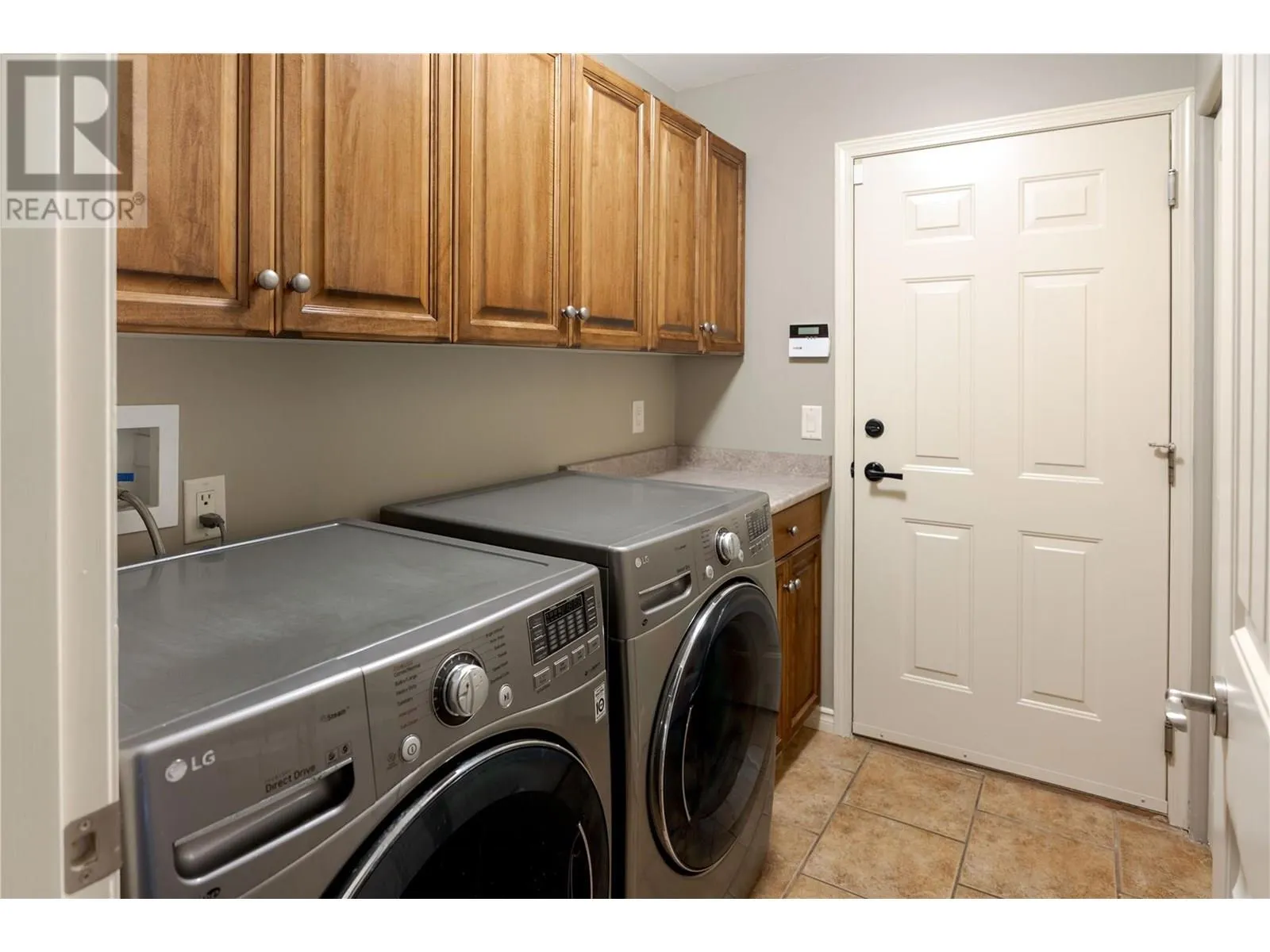 2464 SELKIRK Drive