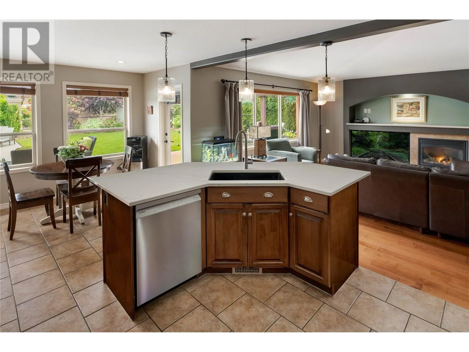 2464 SELKIRK Drive