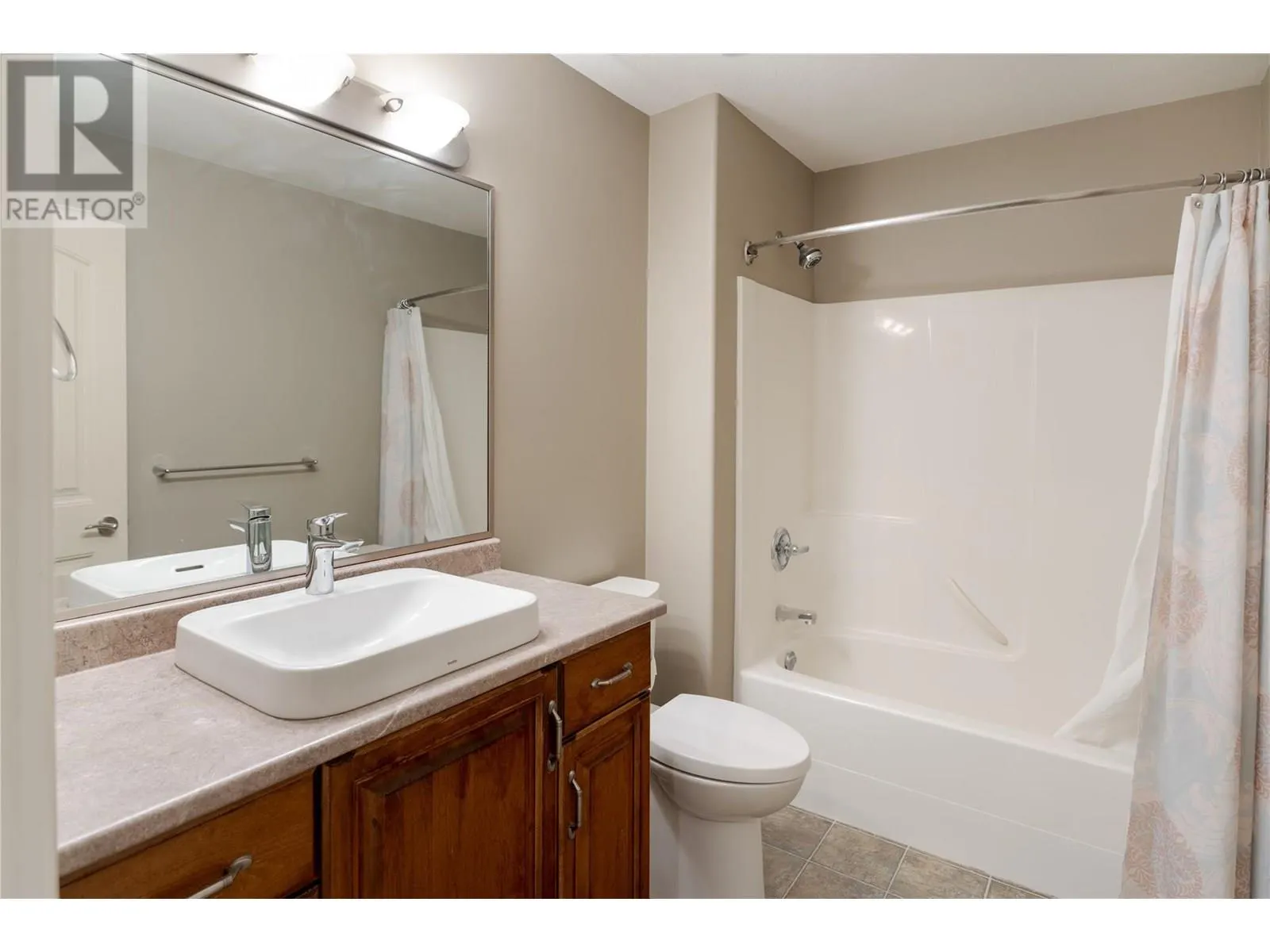 2464 SELKIRK Drive