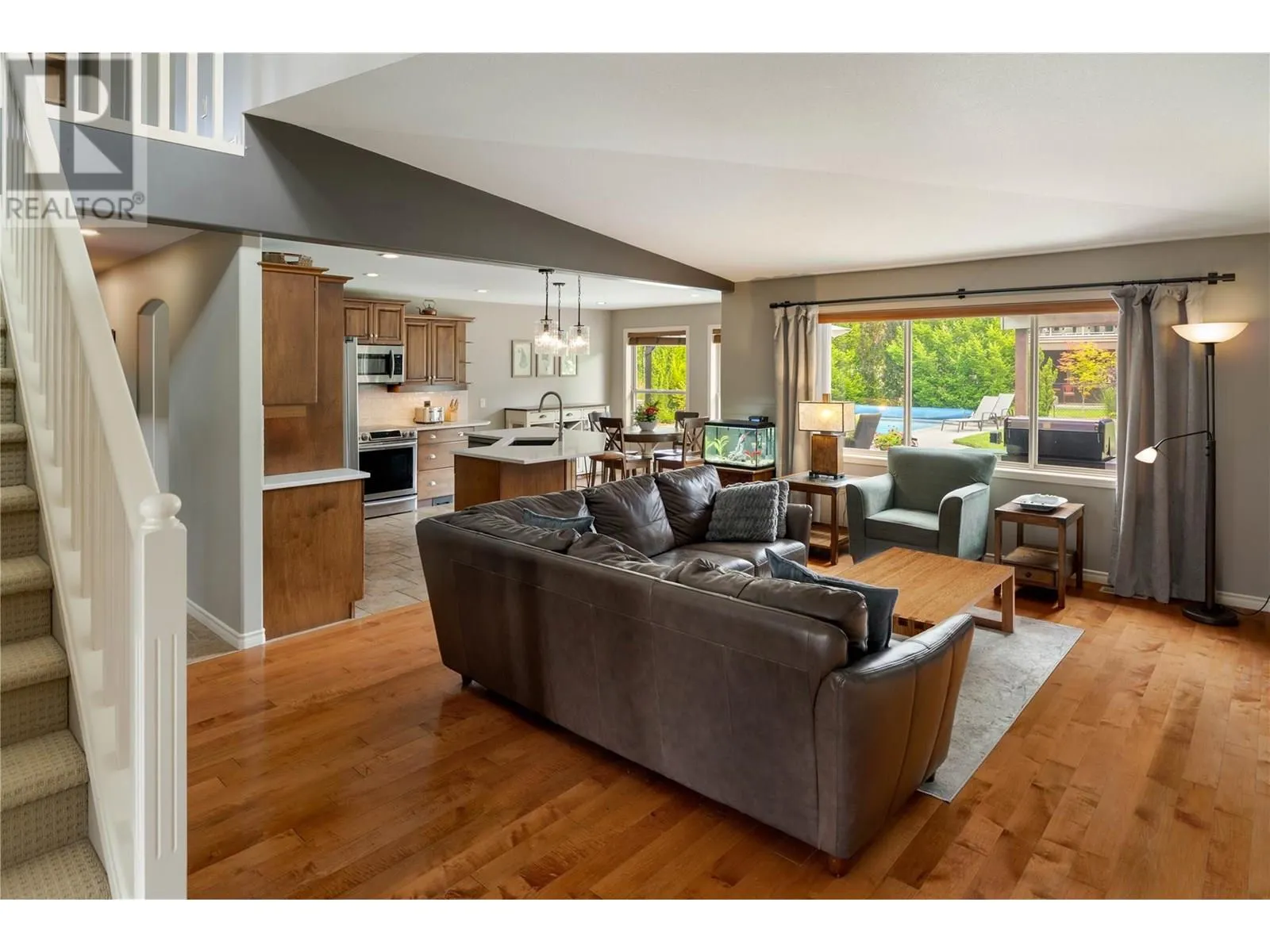 2464 SELKIRK Drive