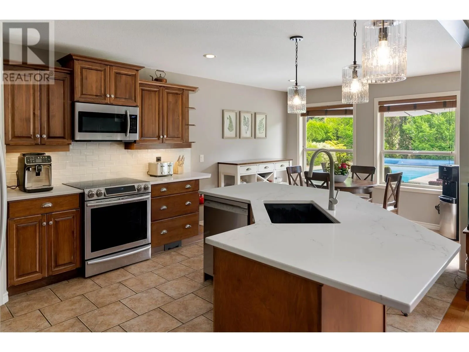2464 SELKIRK Drive