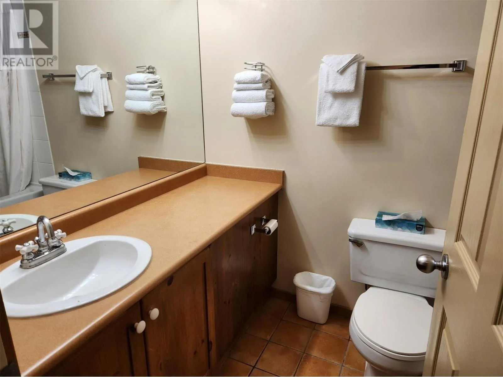2060 SUMMIT Drive Unit# 106