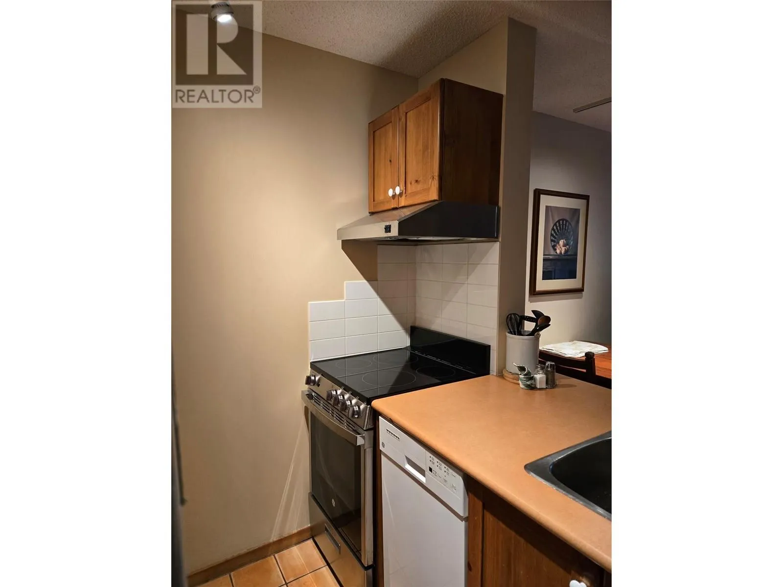 2060 SUMMIT Drive Unit# 106