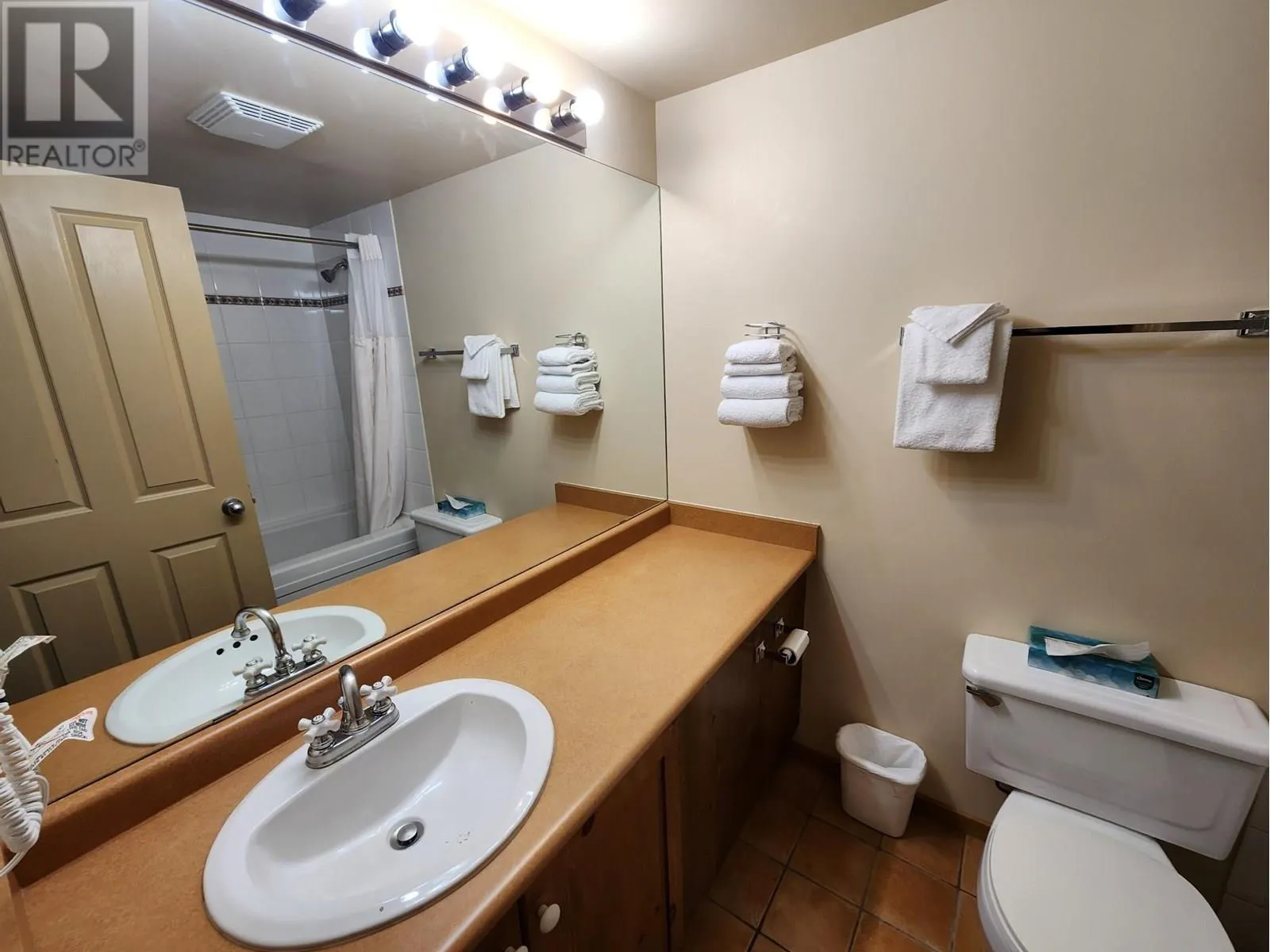 2060 SUMMIT Drive Unit# 106