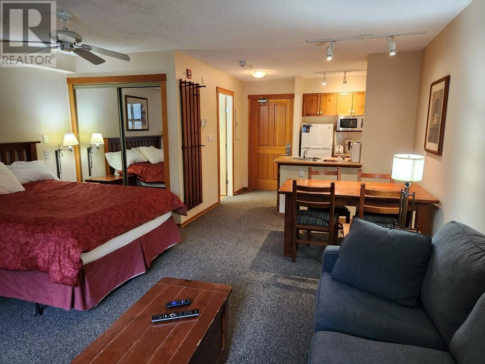 2060 SUMMIT Drive Unit# 106