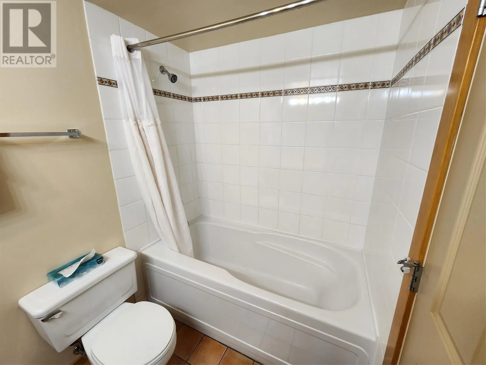 2060 SUMMIT Drive Unit# 106