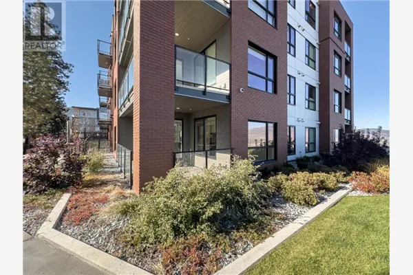 875 UNIVERSITY Drive Unit# 103