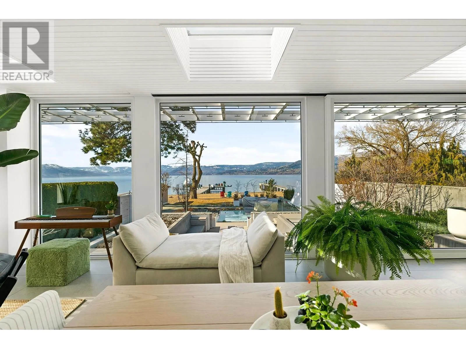 4110 Lakeshore Road