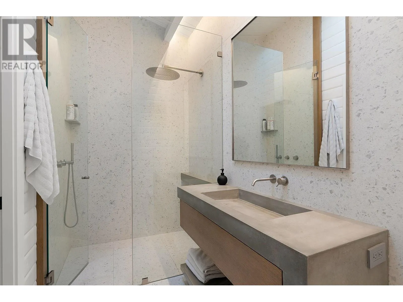 4110 Lakeshore Road
