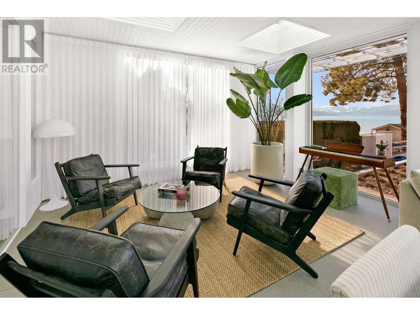 4110 Lakeshore Road