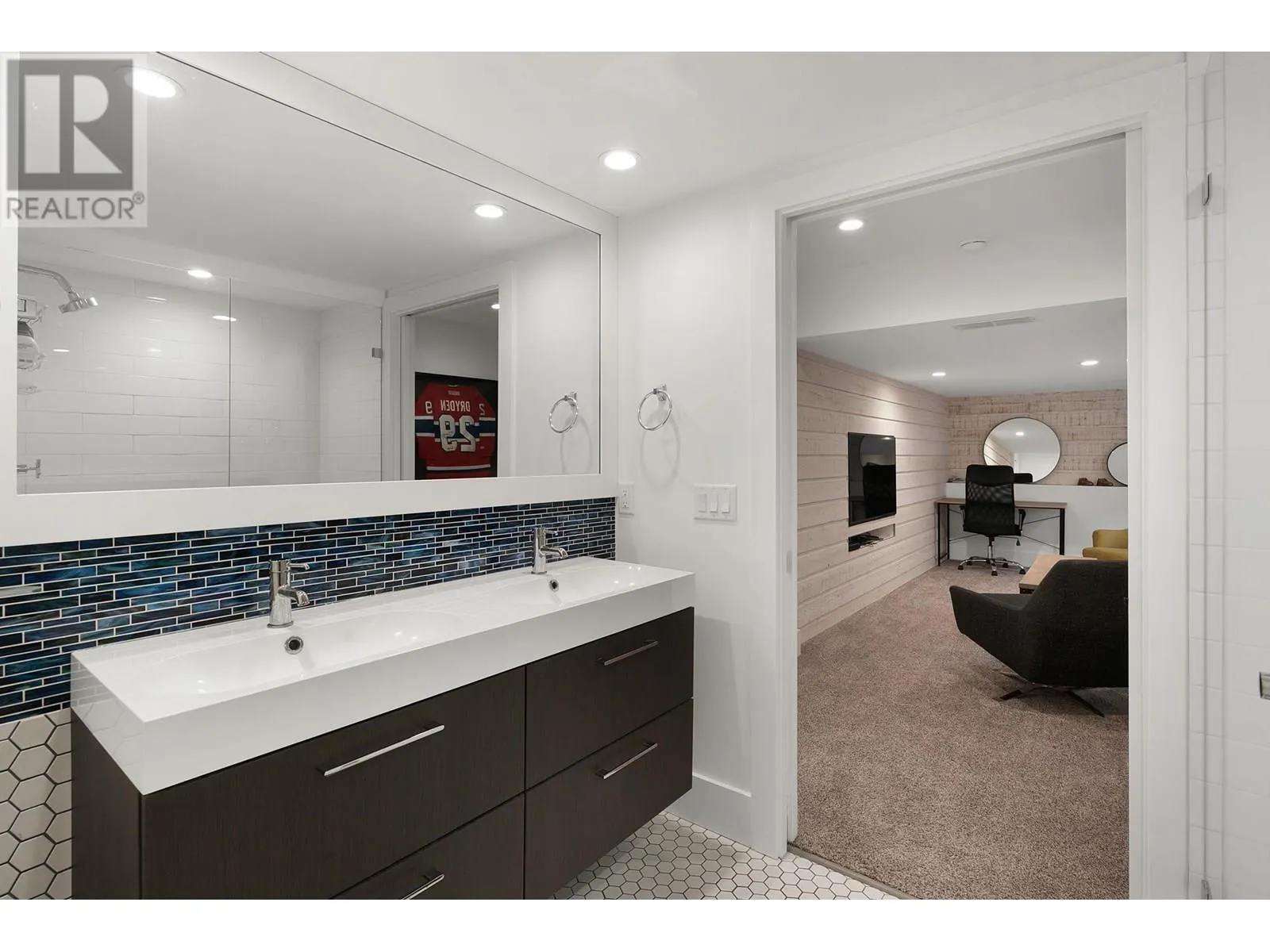 4110 Lakeshore Road