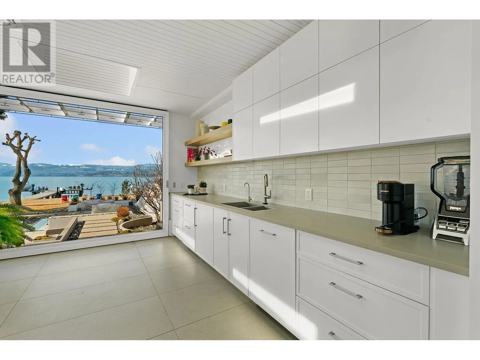 4110 Lakeshore Road