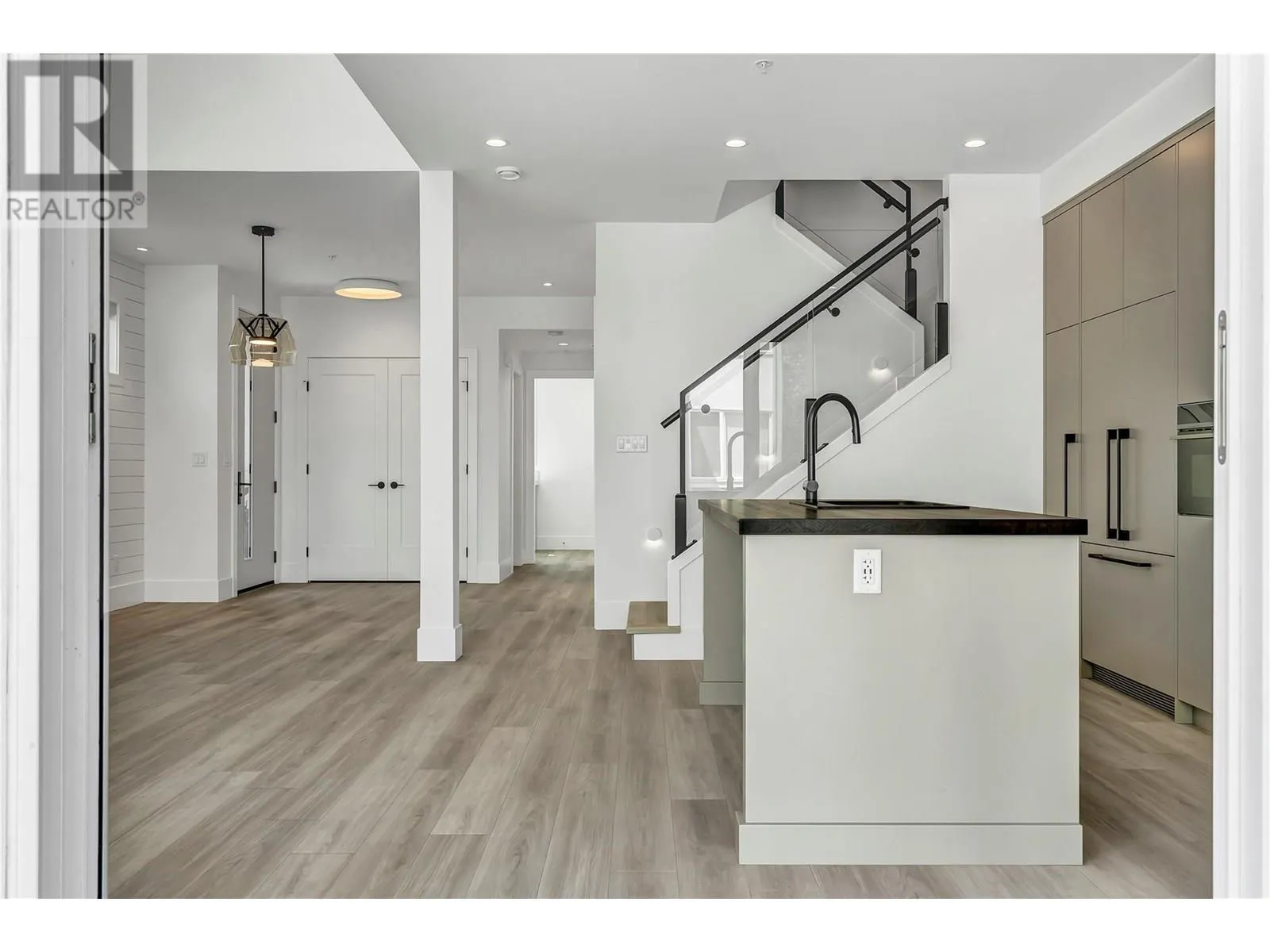 3000 Landry Crescent
