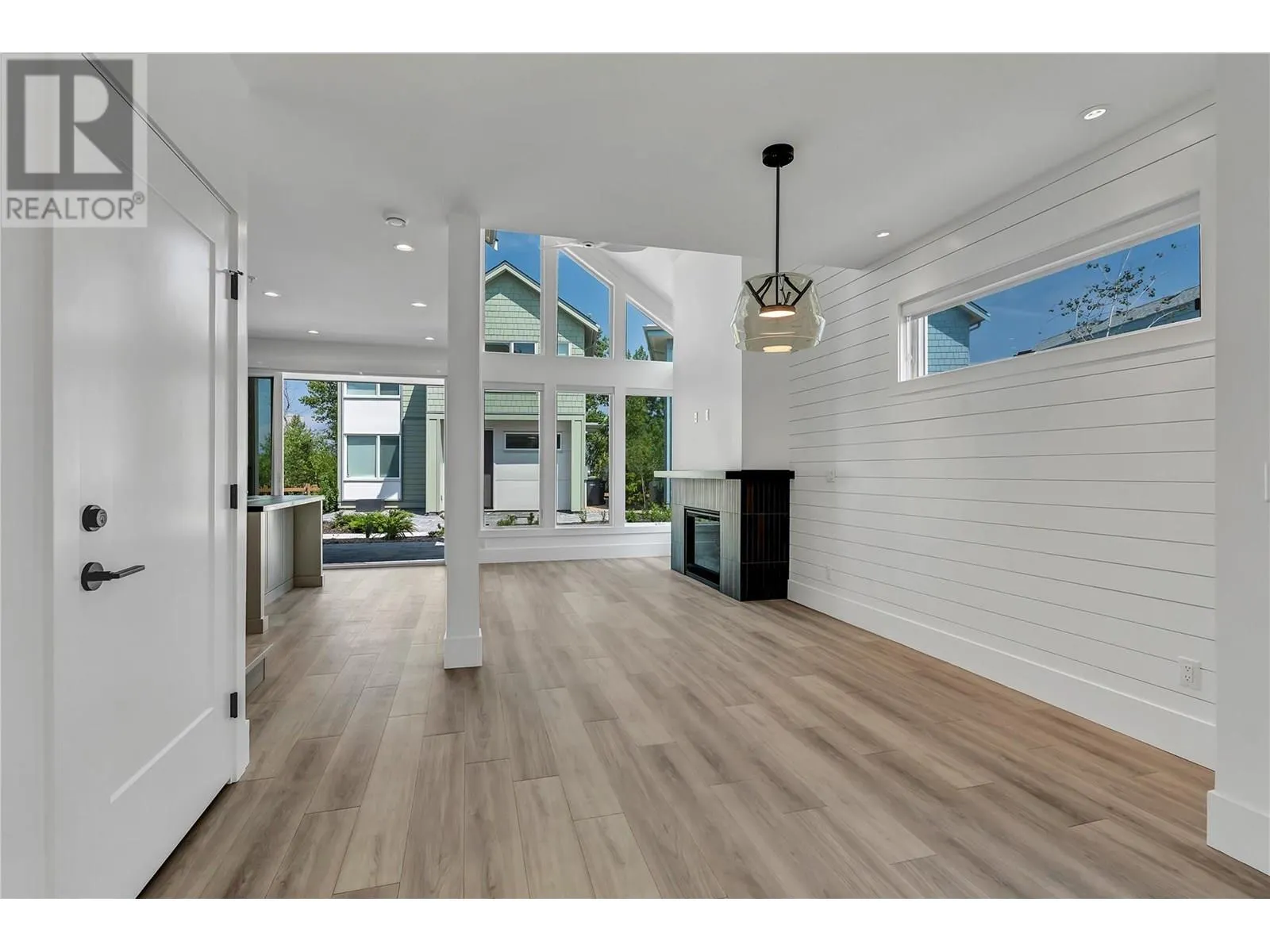 3000 Landry Crescent