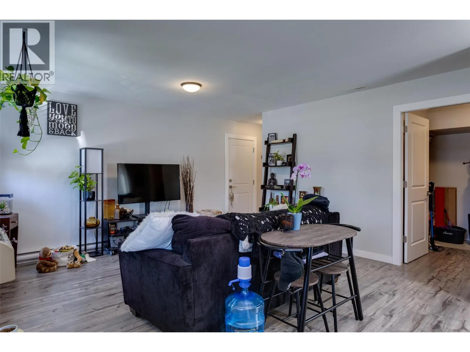 1490 Cornwall Road