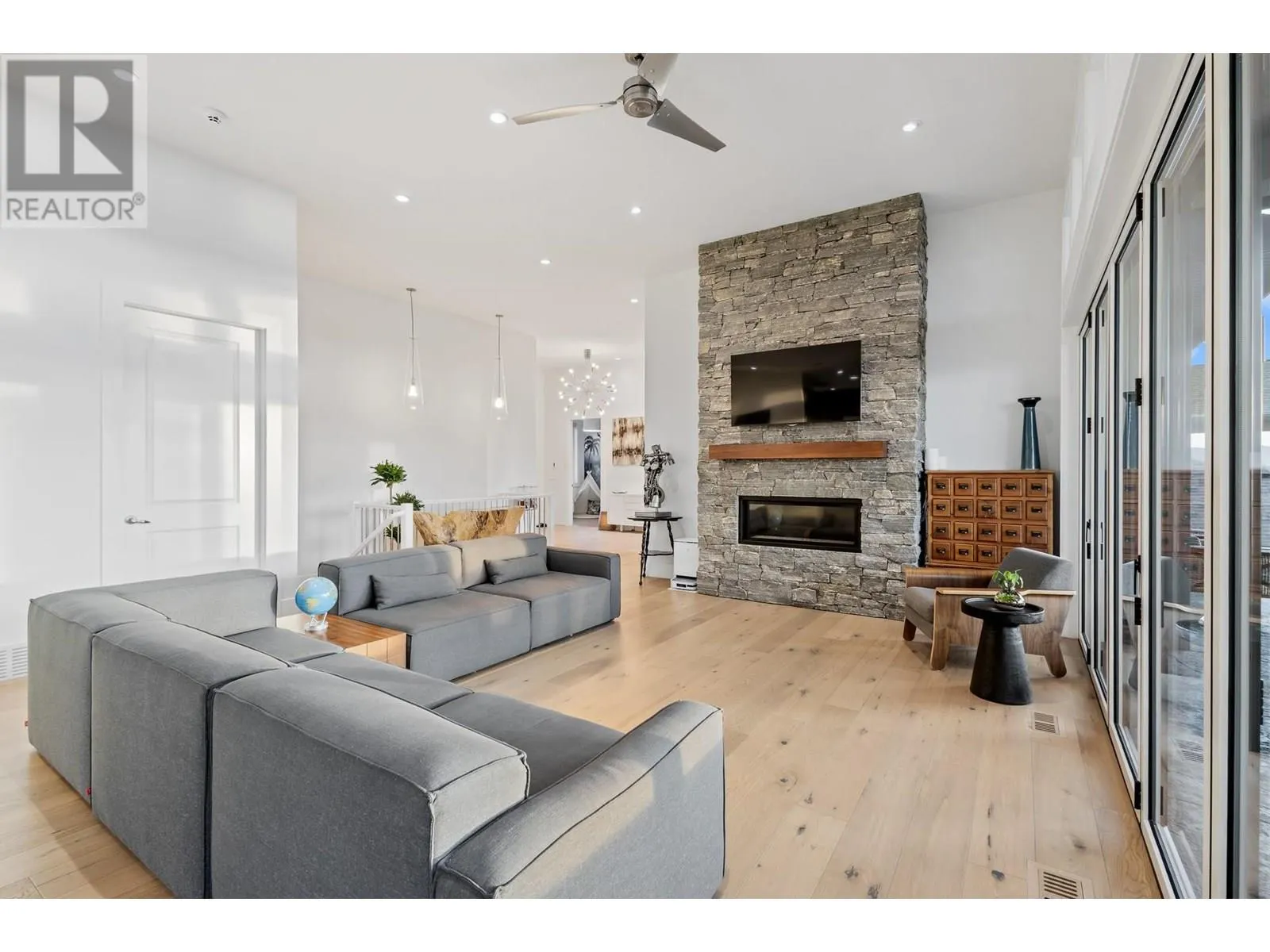 858 Clarance Avenue
