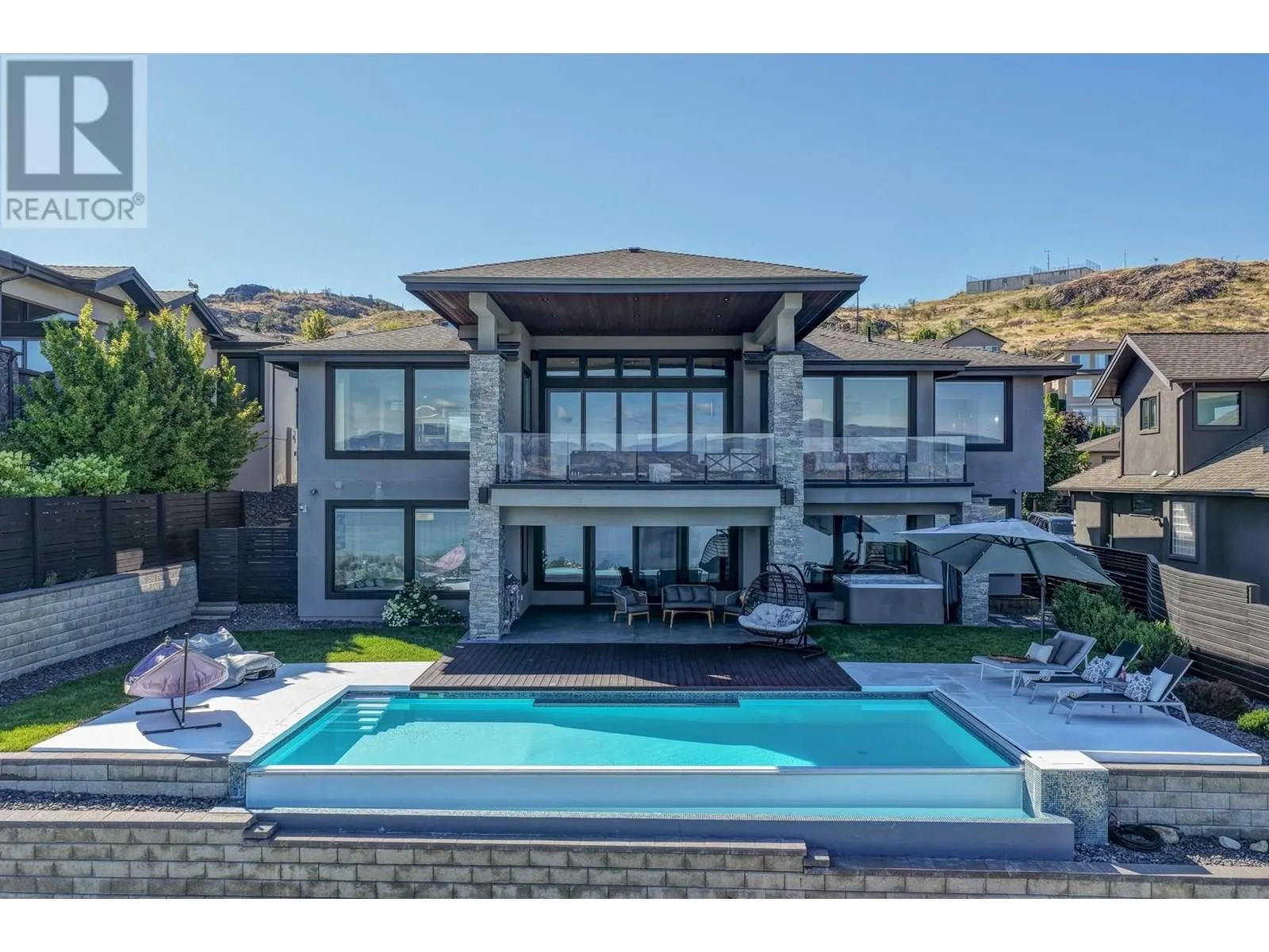858 Clarance Avenue