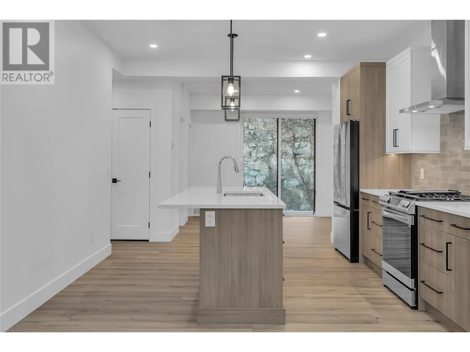 2835 Canyon Crest Drive Unit# 17