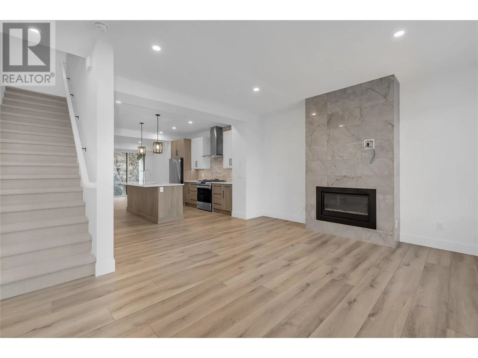 2835 Canyon Crest Drive Unit# 17