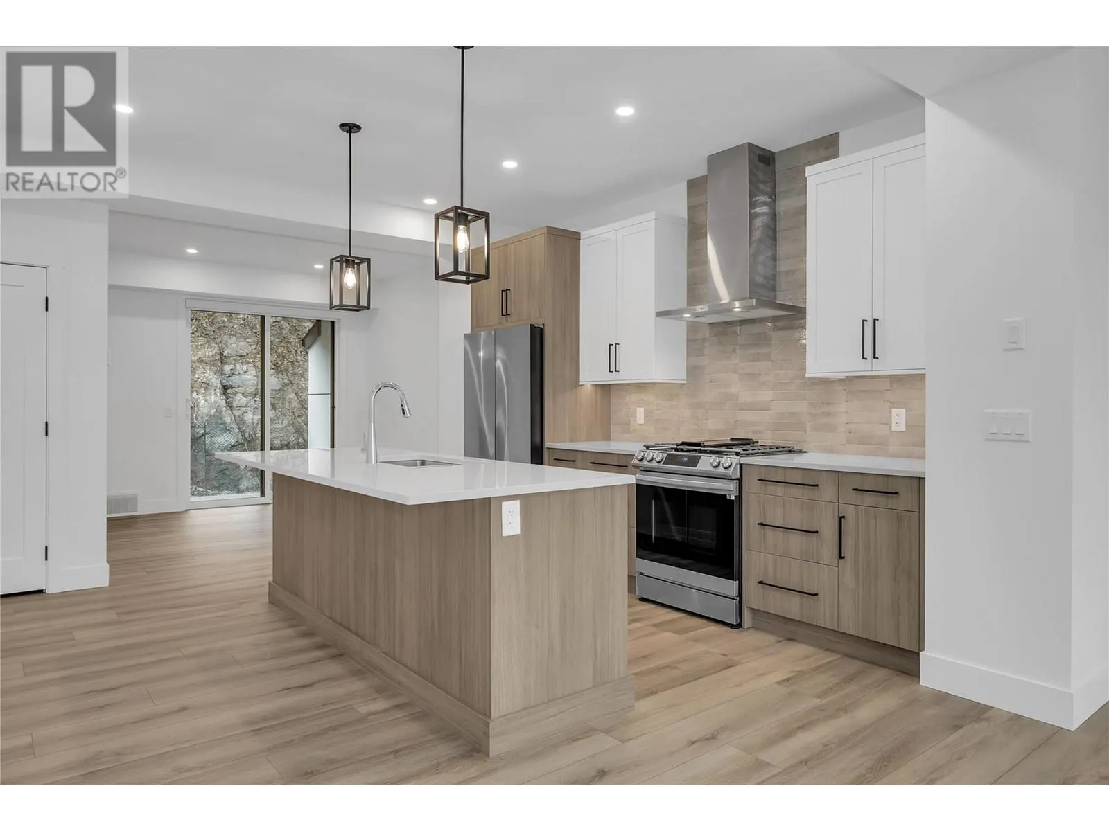 2835 Canyon Crest Drive Unit# 17