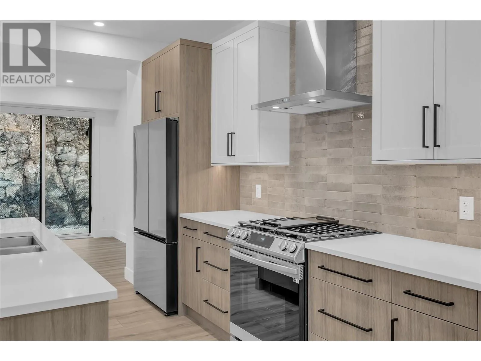 2835 Canyon Crest Drive Unit# 17