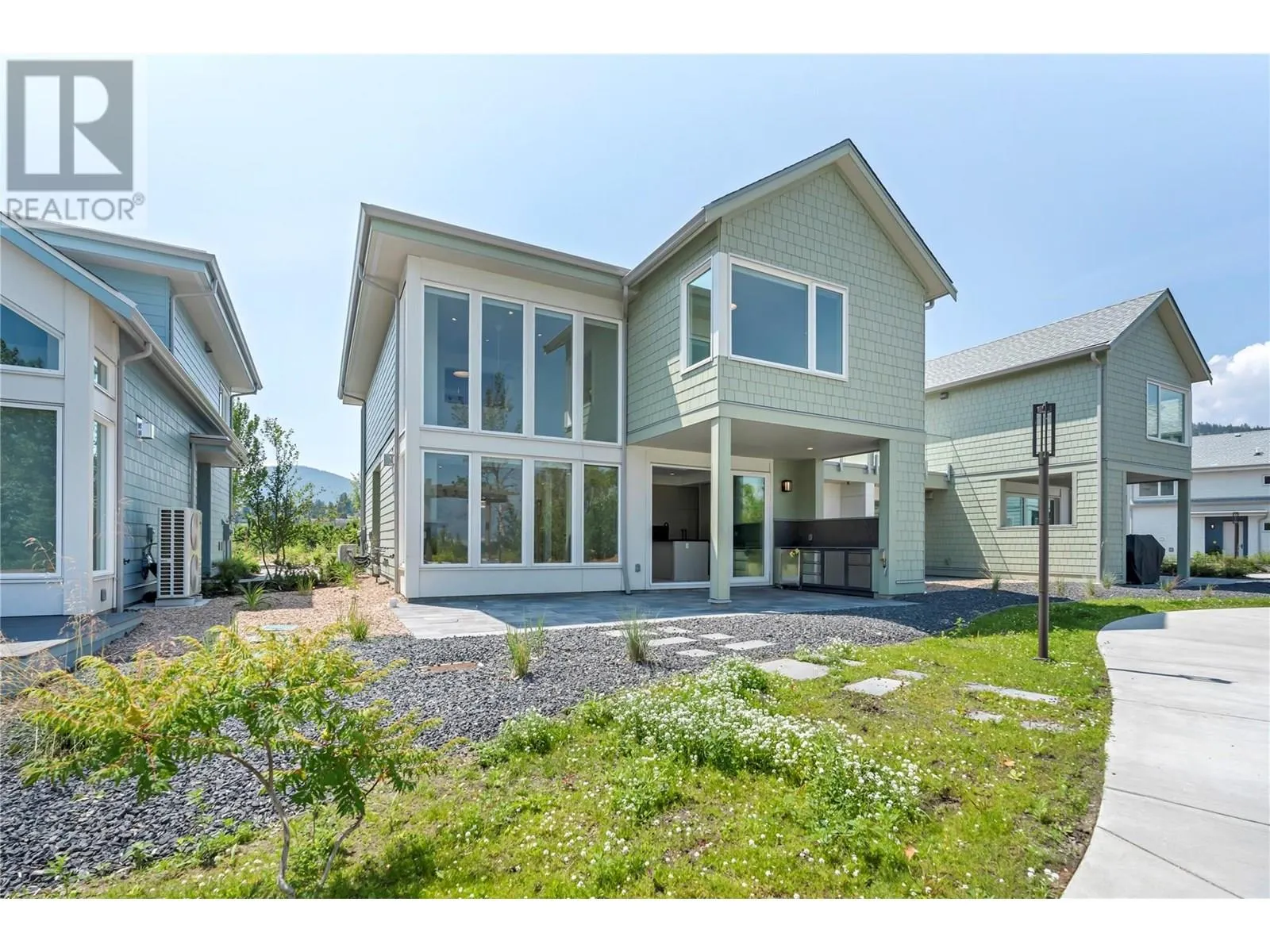 2960 LANDRY Crescent
