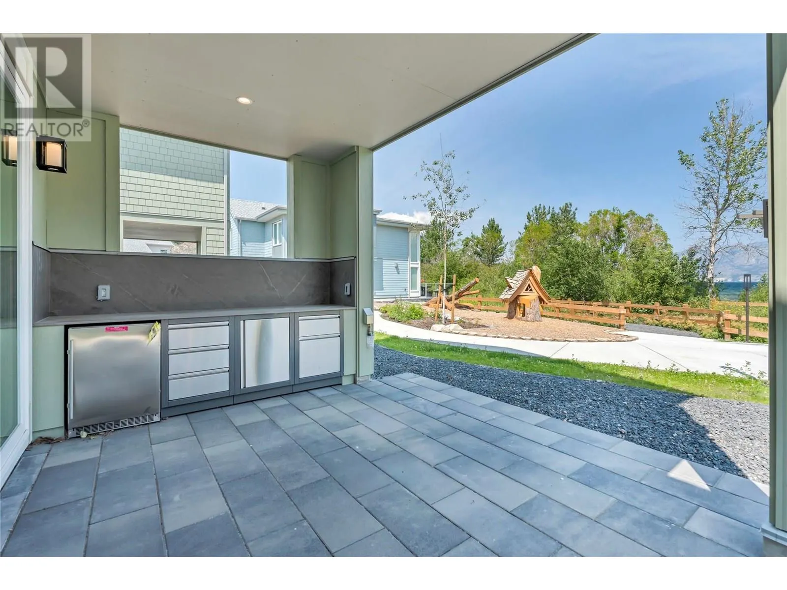 2960 LANDRY Crescent