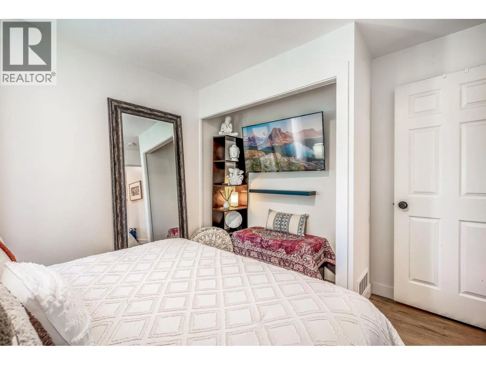 1141 Lynden Road