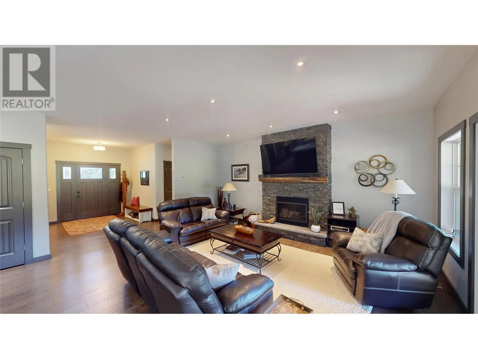 117 River Drive
