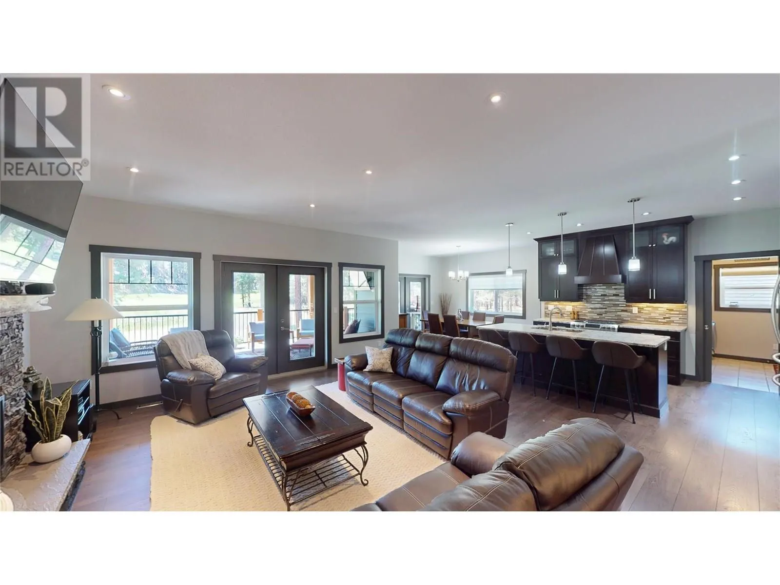 117 River Drive