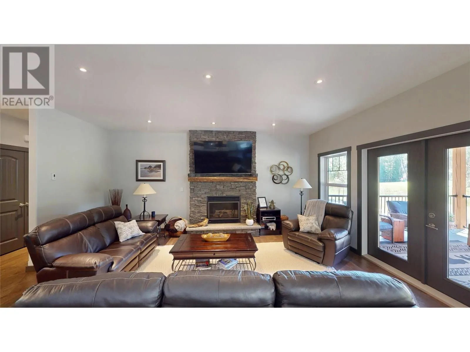 117 River Drive