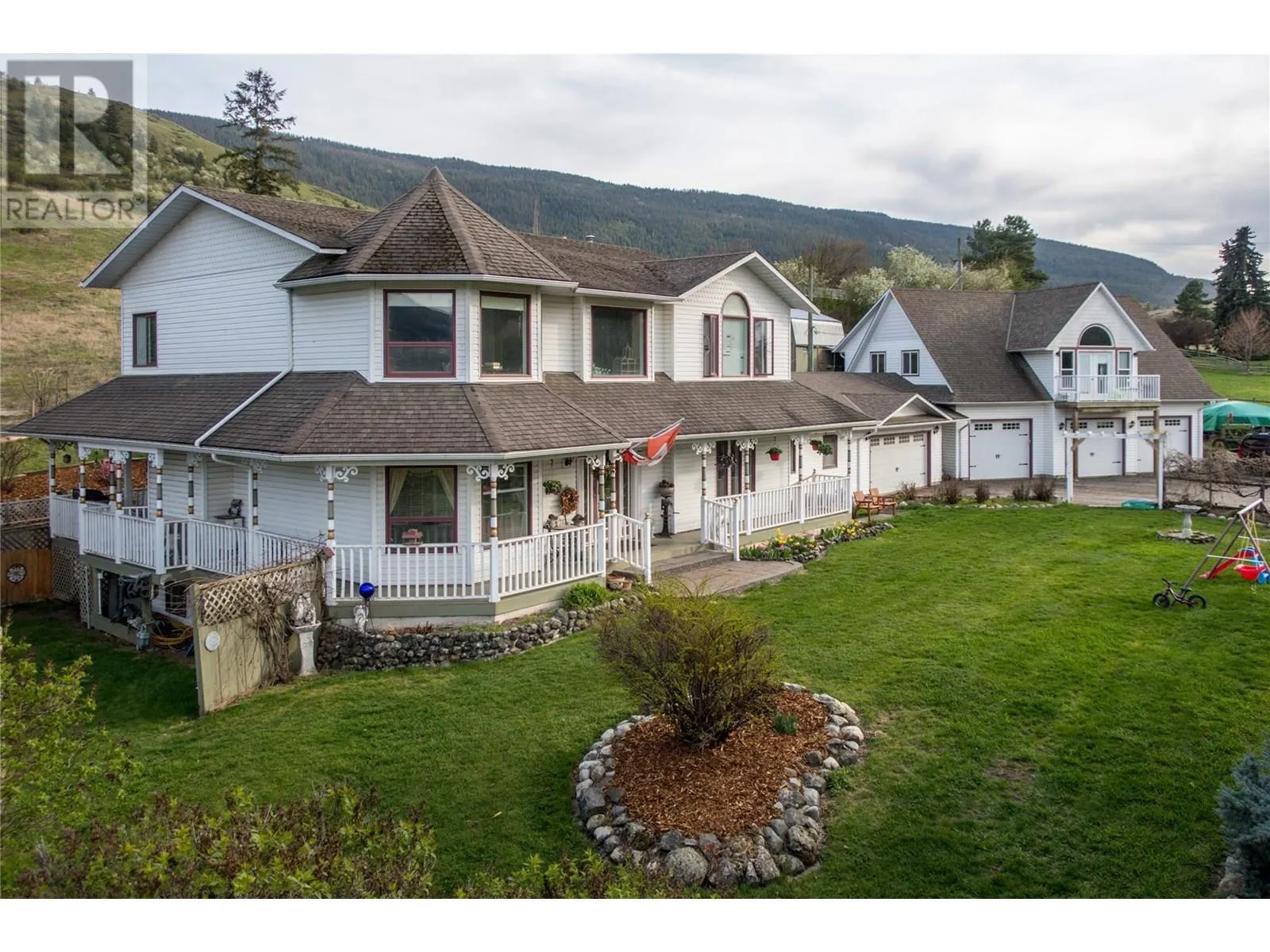 6655 Cosens Bay Road