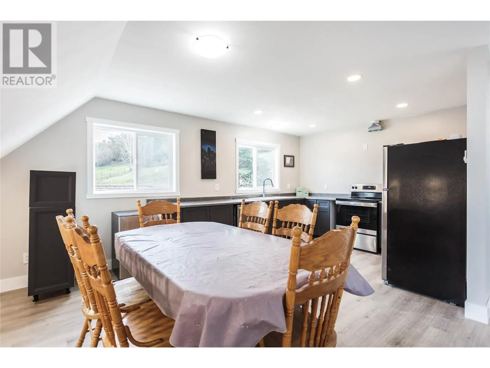 6655 Cosens Bay Road