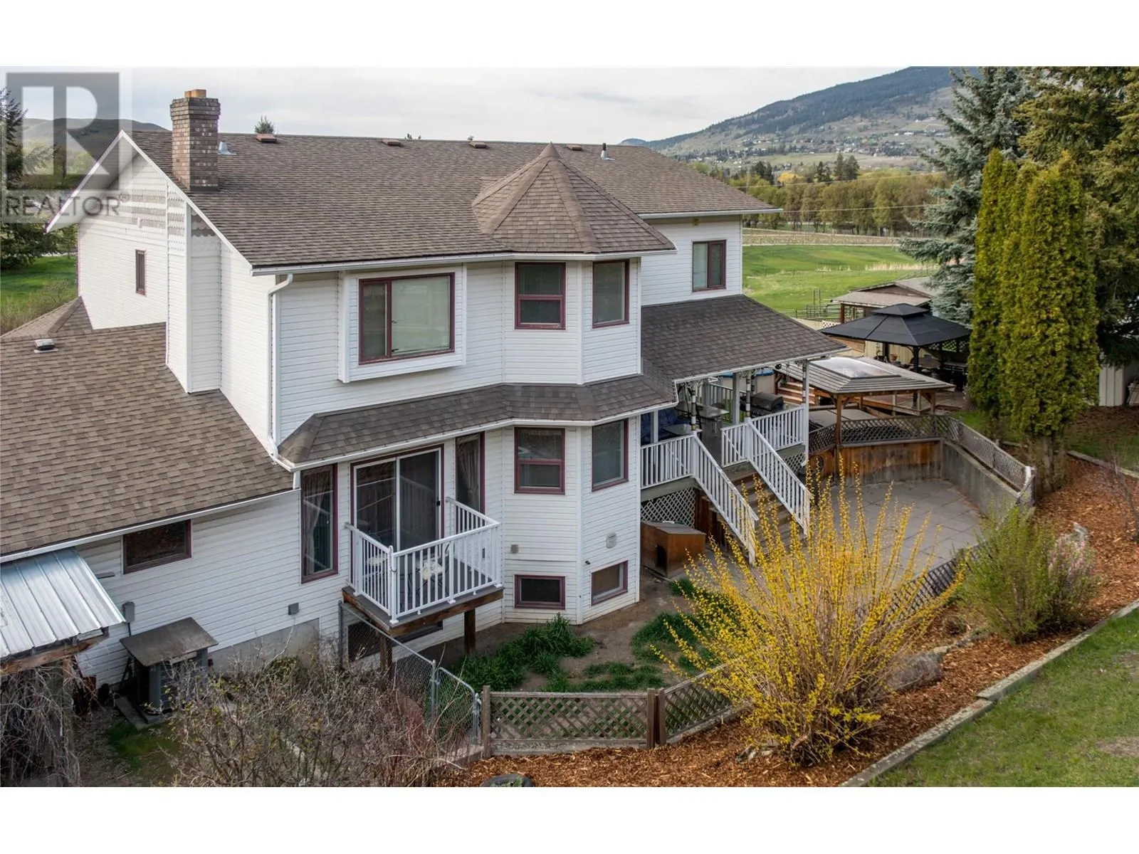 6655 Cosens Bay Road
