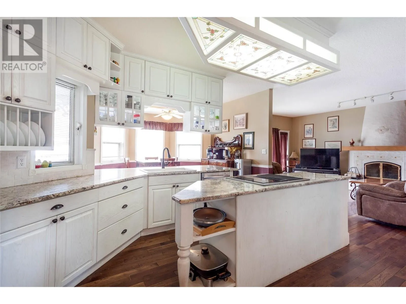 6655 Cosens Bay Road