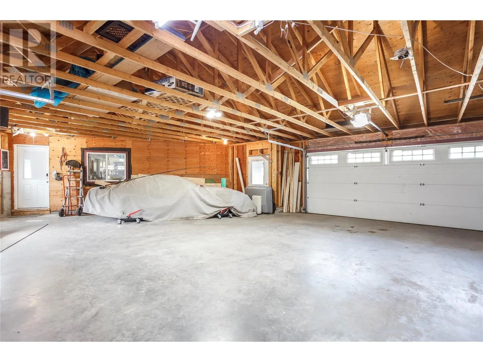 6655 Cosens Bay Road