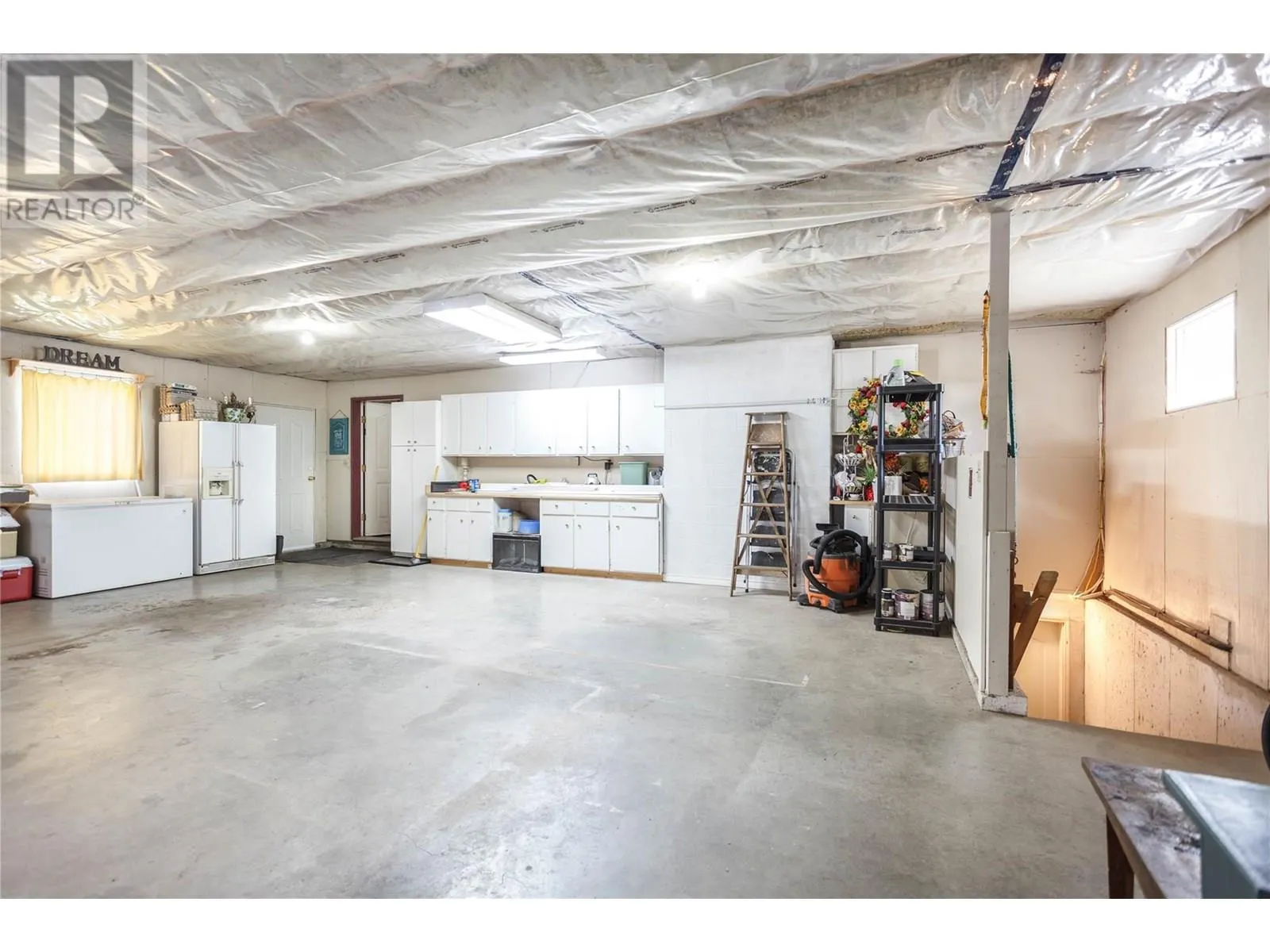 6655 Cosens Bay Road