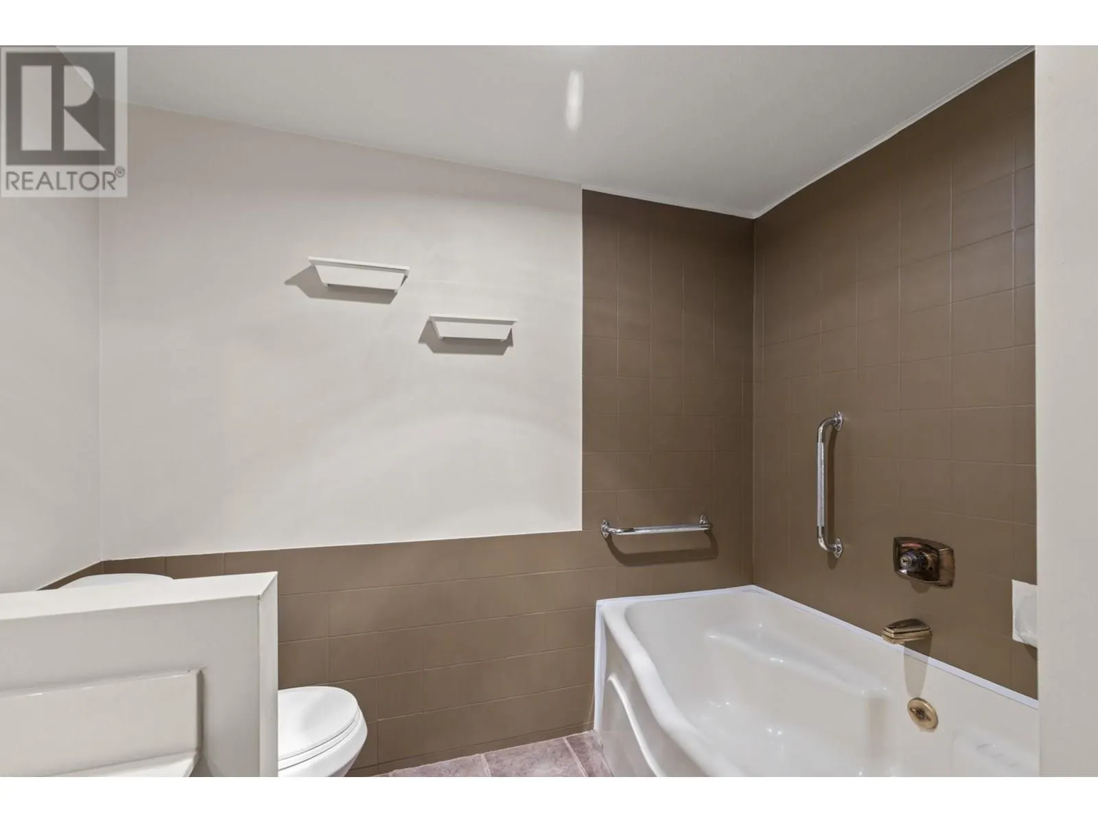 1035 Bernard Avenue Unit# 108