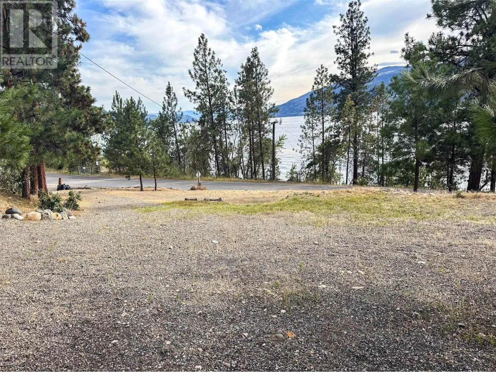 9775/9819 Okanagan Centre Road W