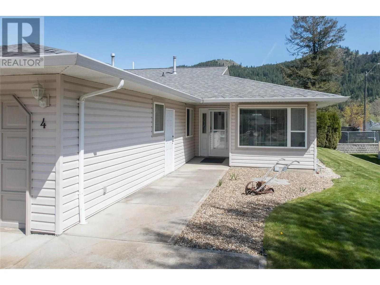 2675 Pine Avenue Unit# 4