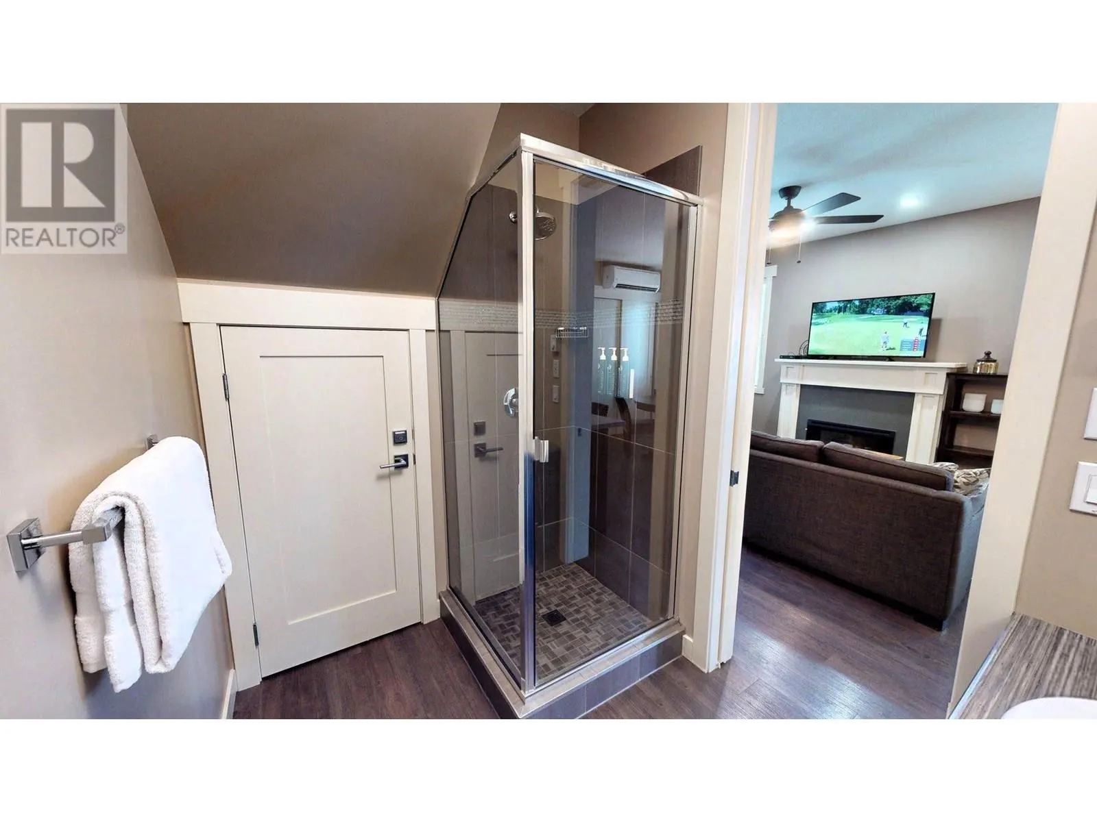 900 BIGHORN Boulevard Unit# 915 E