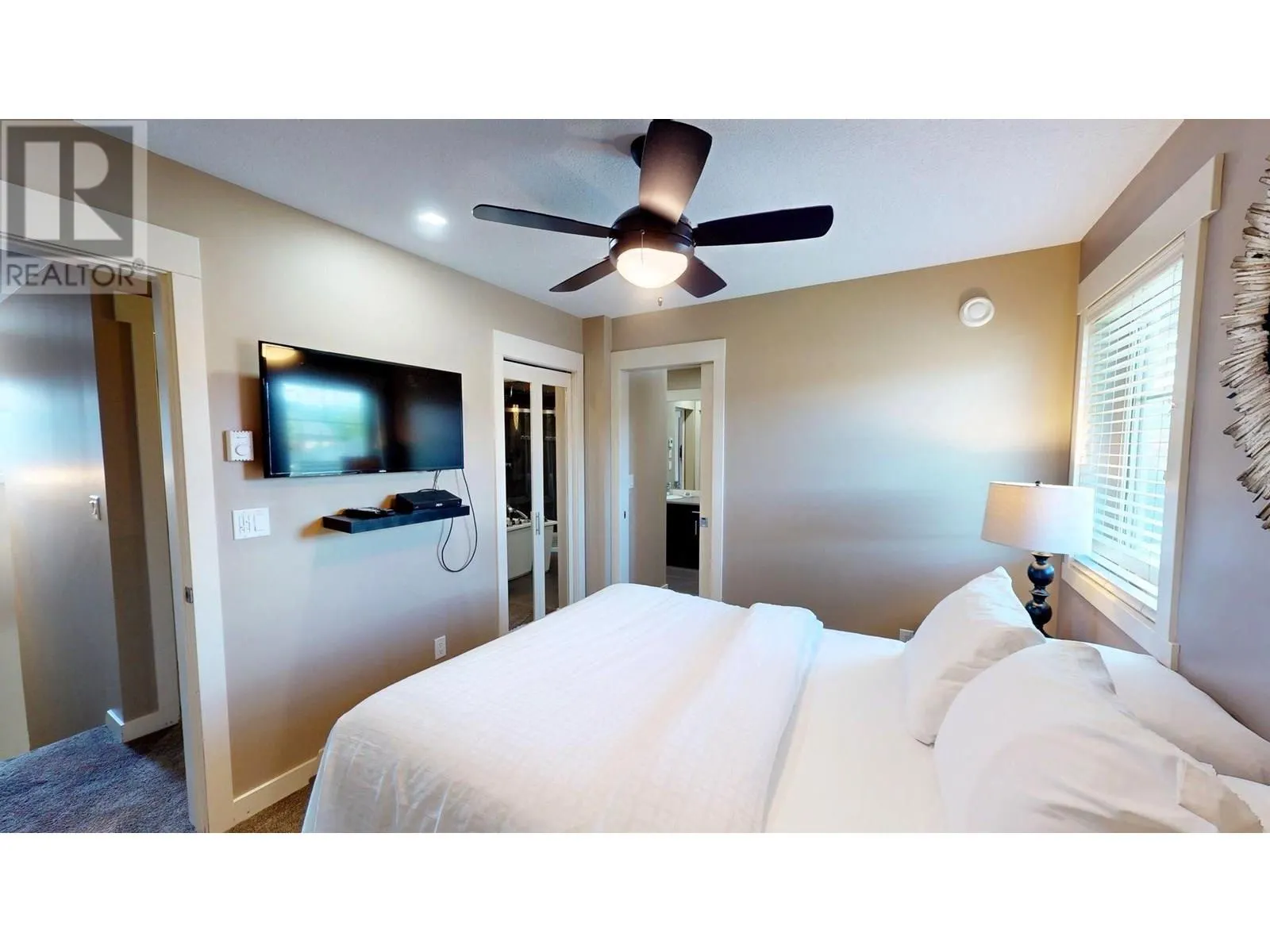 900 BIGHORN Boulevard Unit# 915 E