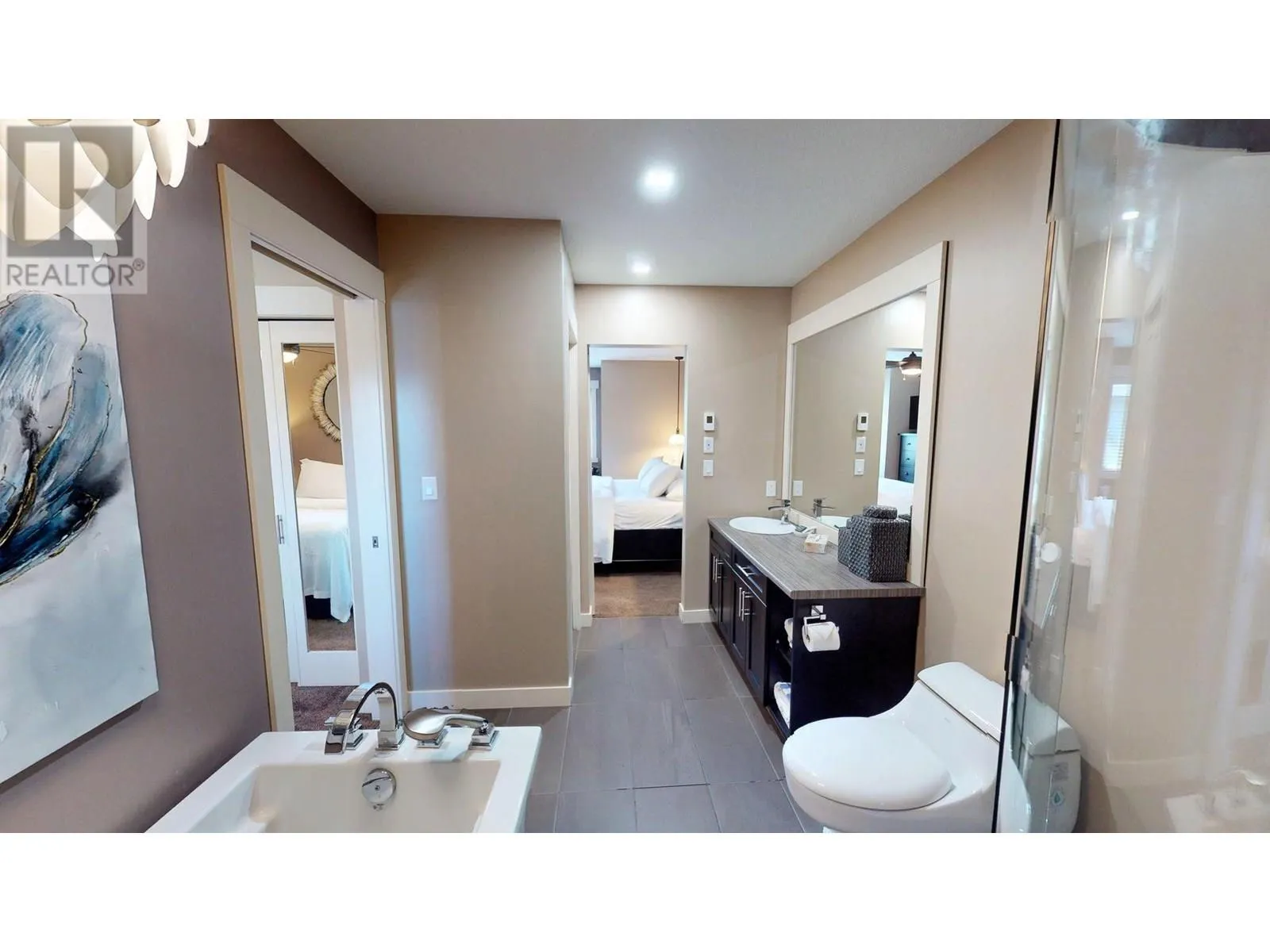 900 BIGHORN Boulevard Unit# 915 E