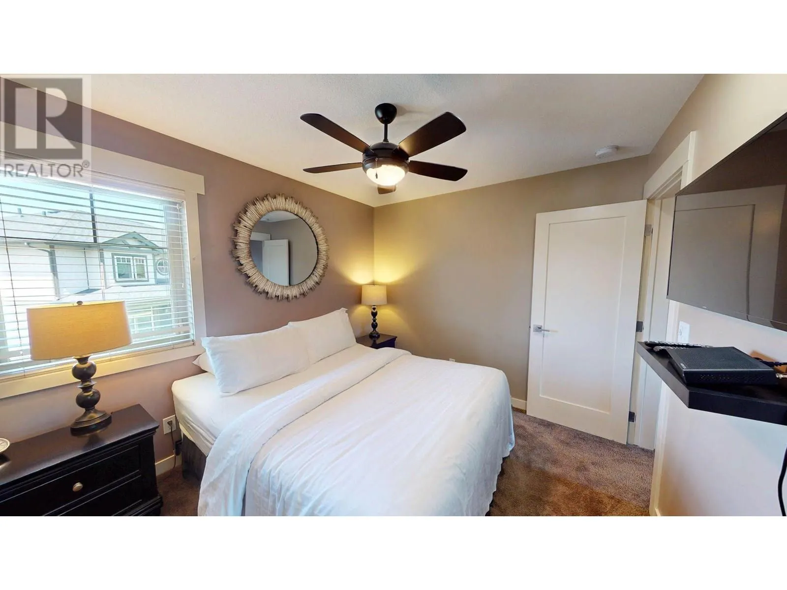 900 BIGHORN Boulevard Unit# 915 E